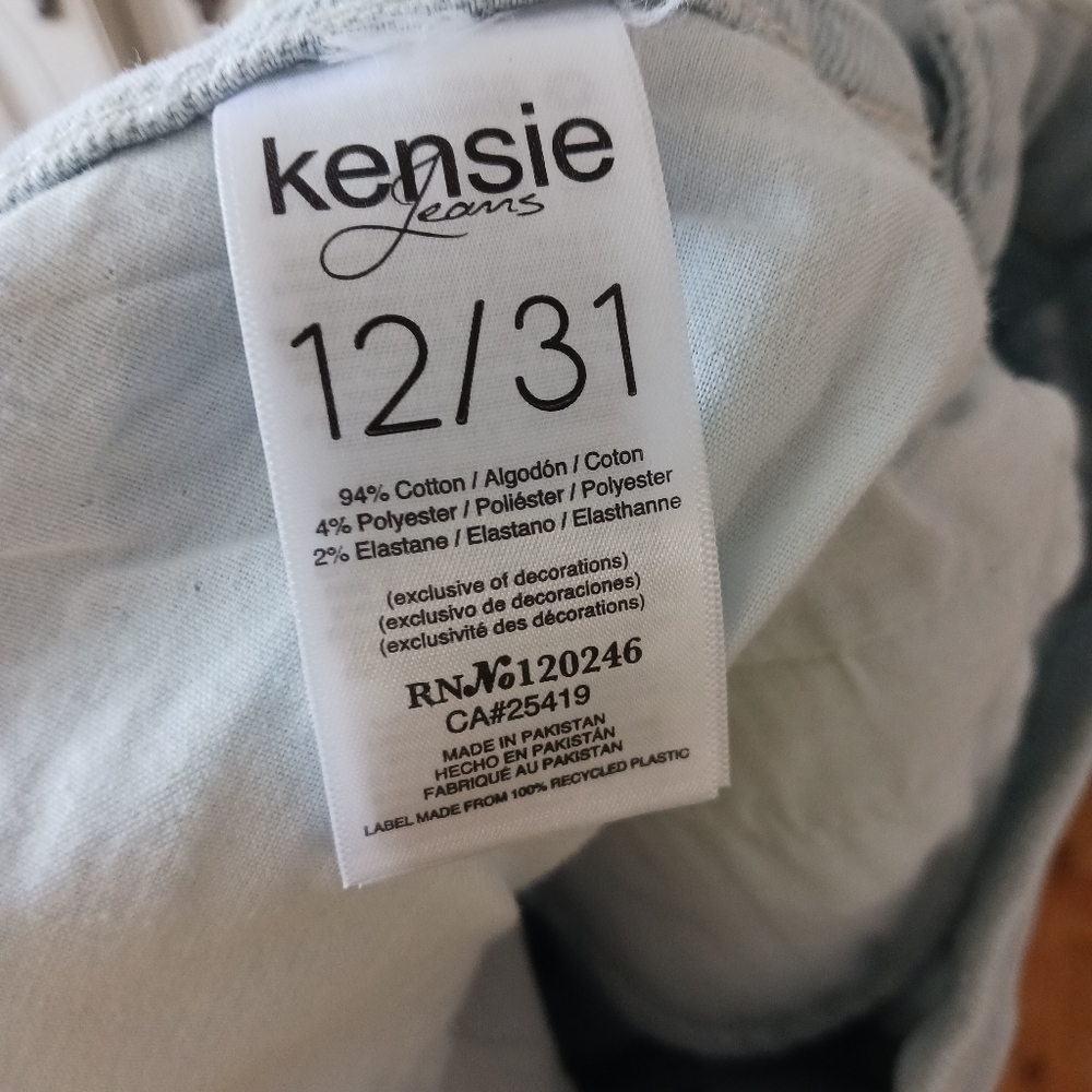 High Rise Light Wash Jeans - Picture 8 of 8